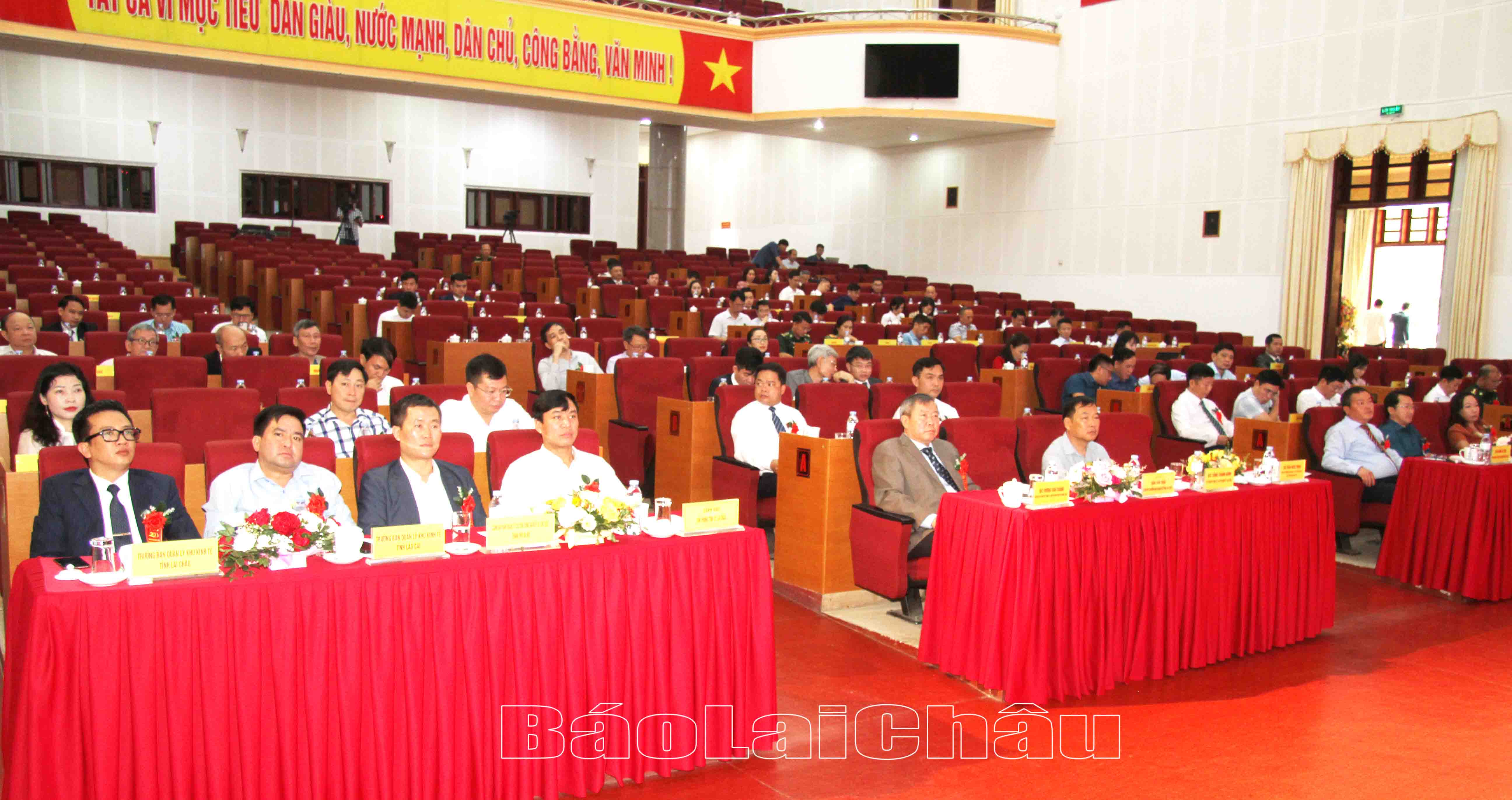 Đại biểu dự Lễ kỷ niệm.